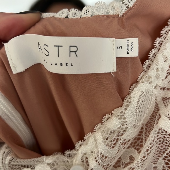 ASTR the label White lace dress - Picture 5 of 7